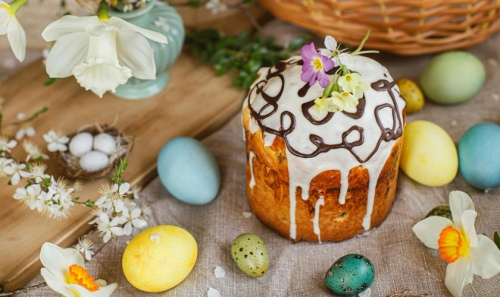 We congratulate you on the Easter holiday!